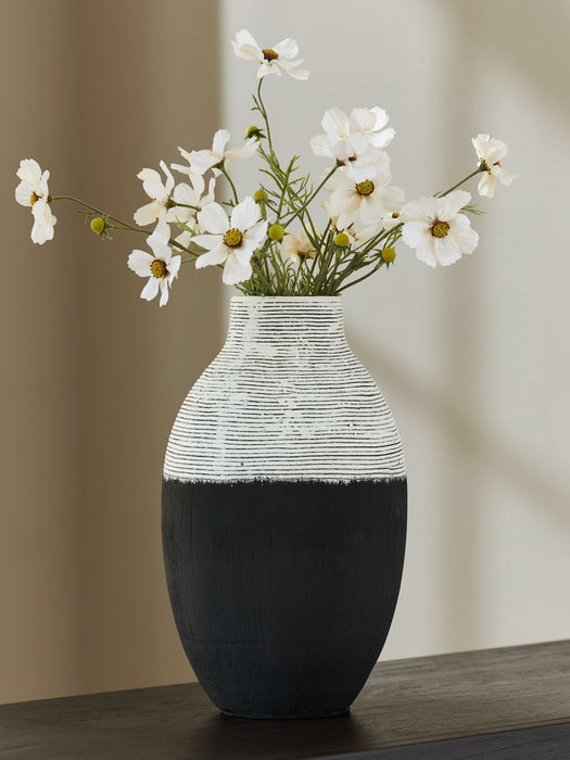 Girtha - Vase