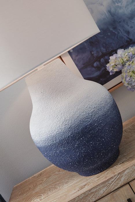 Dashland - Metal Table Lamp - White / Navy